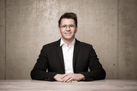 Ein Portrait des Ambient-Innovation-Geschäftsführers Dennis Gilliam, der das Unternehmen 2009 als Spin-Off der Universität zu Köln gründete
