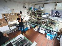 Foto zeigt die Technik im eigenen Labor von Schwaiger.
