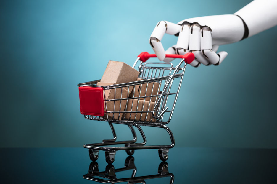 Künstliche Intelligenz im Handel (Roboterhand schiebt Einkaufswagen.)